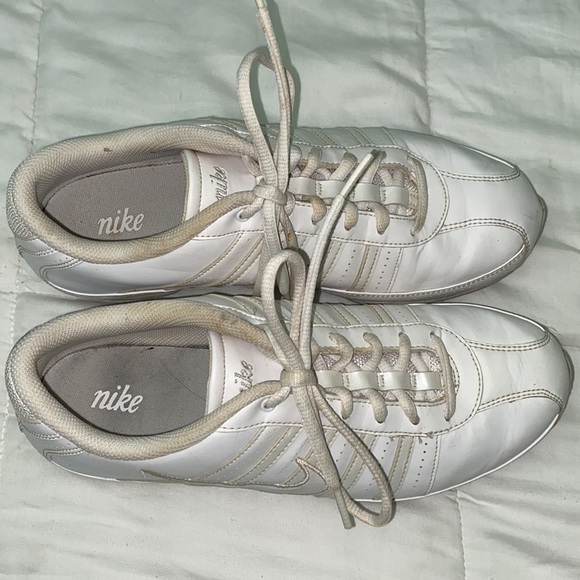 Nike cheer sneakers - Picture 3 of 3